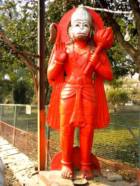 Lord-Hanuman-Statue-at-Govardhan.jpg